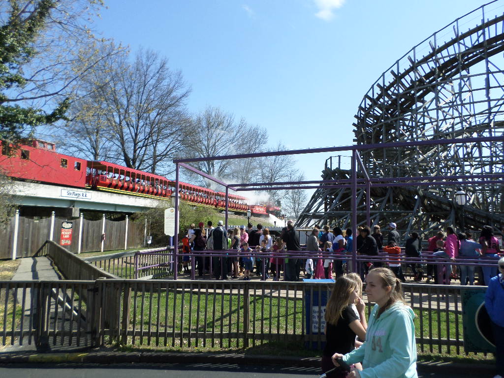 Six Flags St. Louis Opening Weekend